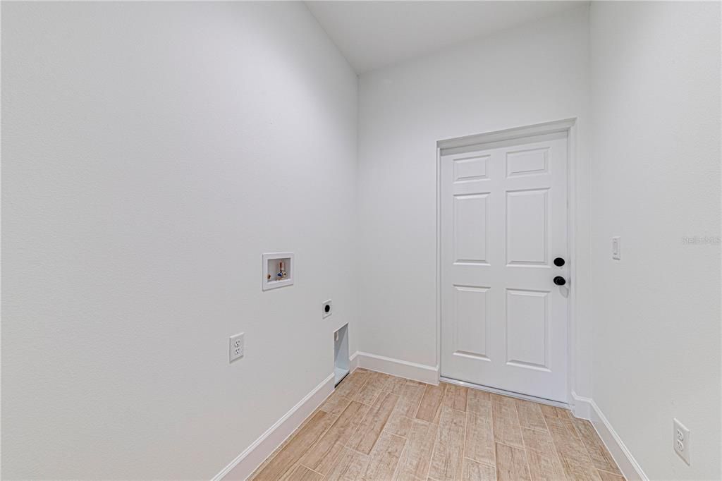 На продажу: $247,000 (3 спален, 2 ванн, 1292 Квадратных фут)