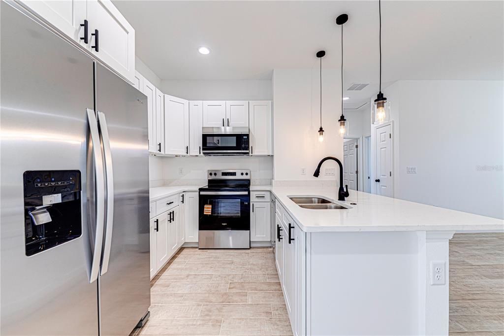 На продажу: $247,000 (3 спален, 2 ванн, 1292 Квадратных фут)