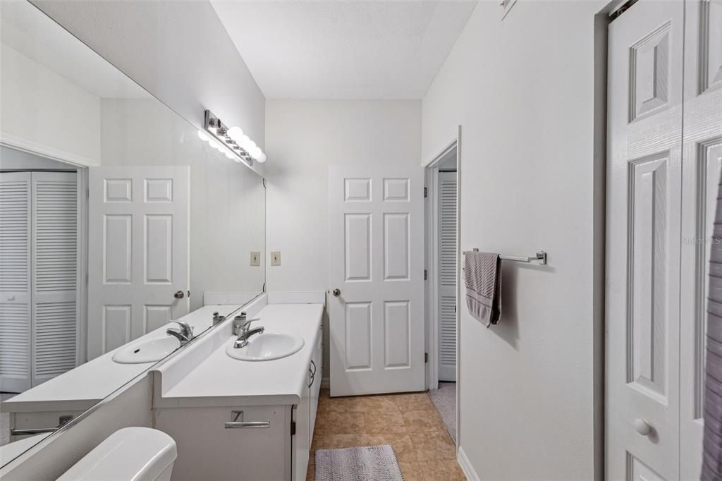 For Sale: $174,900 (1 beds, 1 baths, 734 Square Feet)