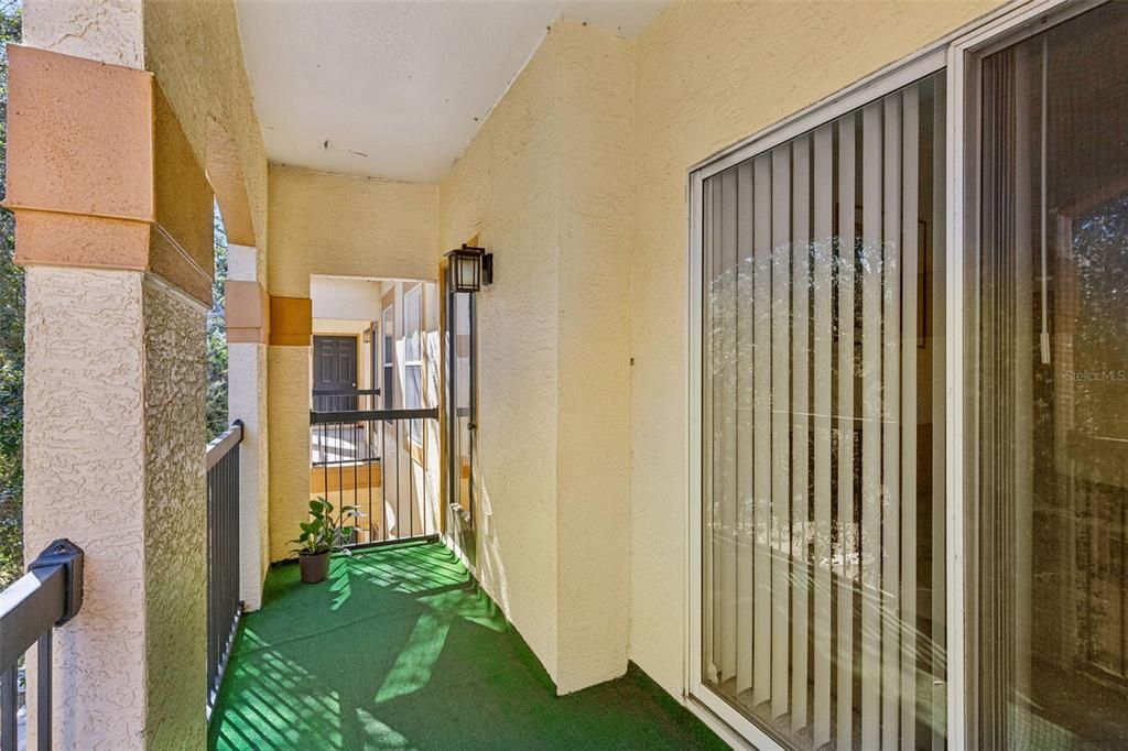 For Sale: $174,900 (1 beds, 1 baths, 734 Square Feet)