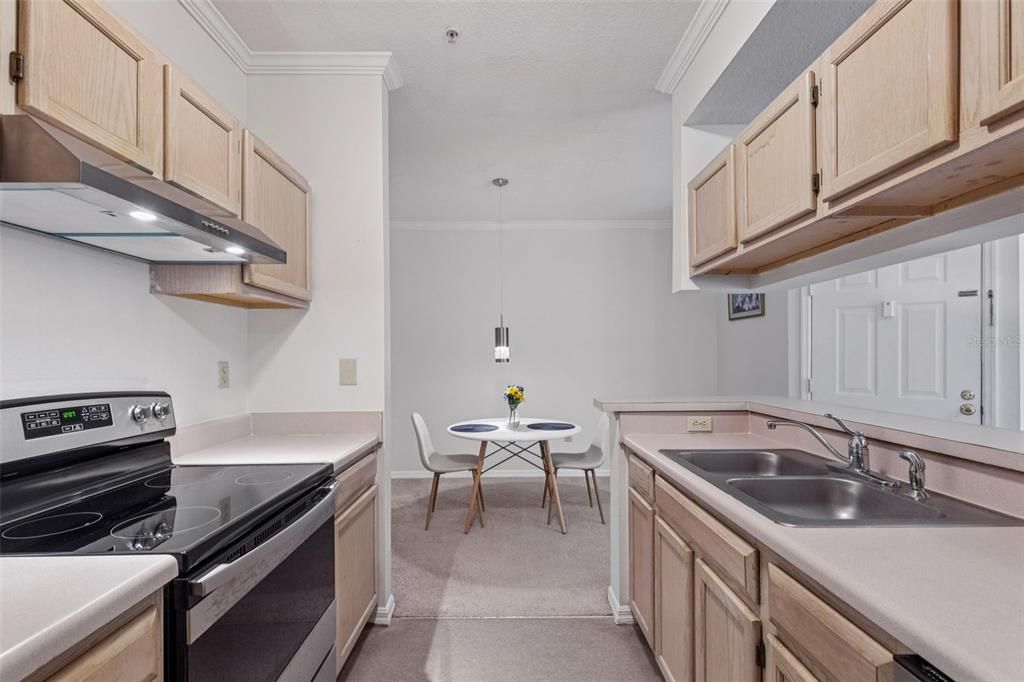 For Sale: $174,900 (1 beds, 1 baths, 734 Square Feet)