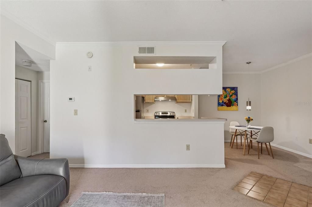 For Sale: $174,900 (1 beds, 1 baths, 734 Square Feet)