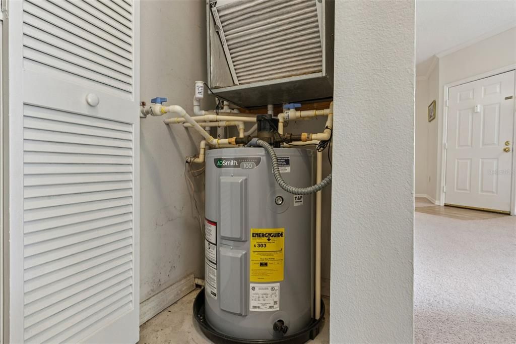 For Sale: $174,900 (1 beds, 1 baths, 734 Square Feet)