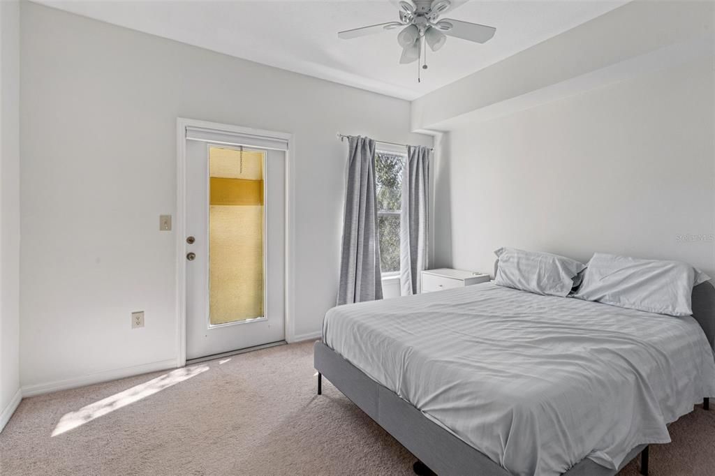 For Sale: $174,900 (1 beds, 1 baths, 734 Square Feet)