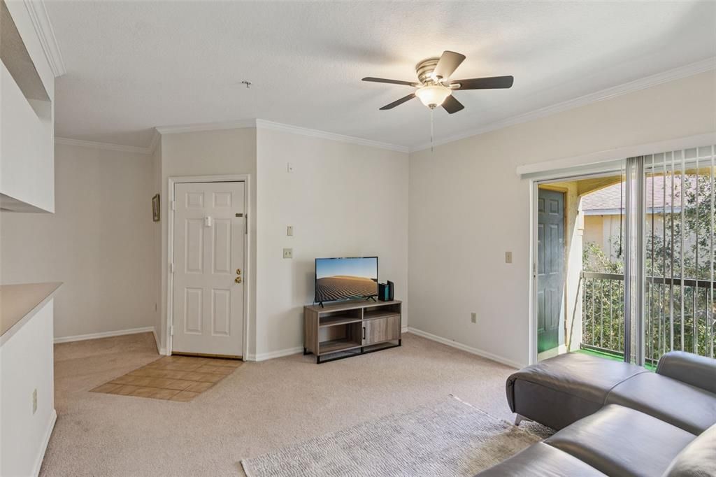 For Sale: $174,900 (1 beds, 1 baths, 734 Square Feet)