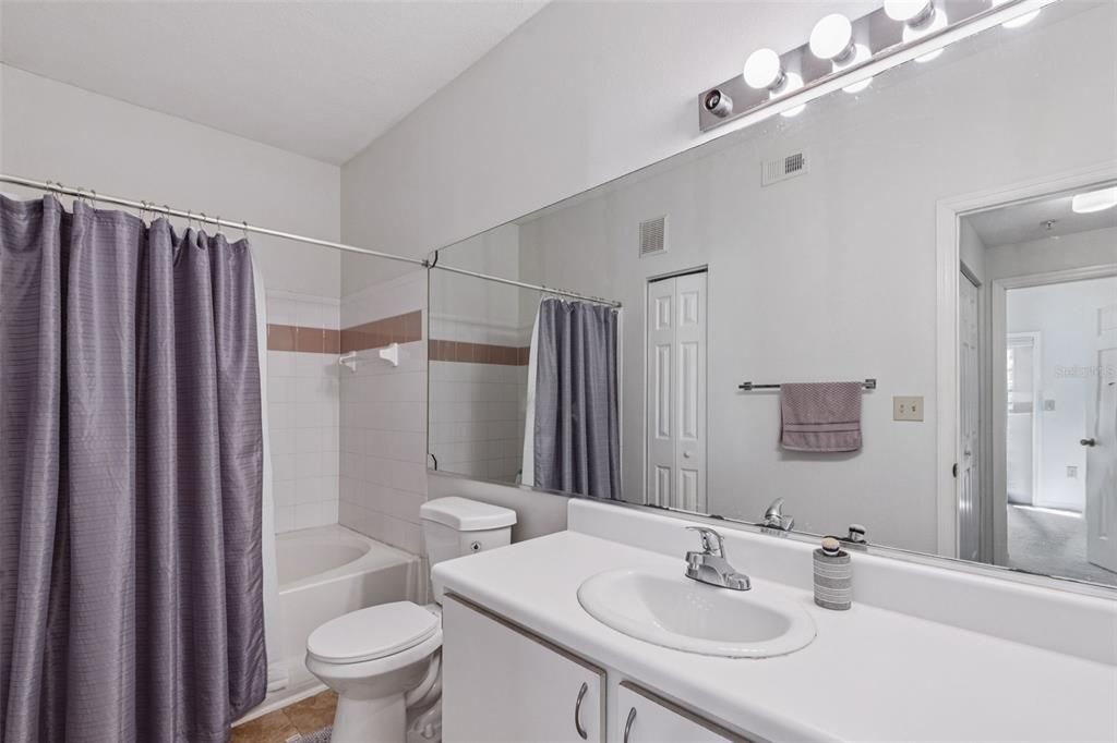 For Sale: $174,900 (1 beds, 1 baths, 734 Square Feet)