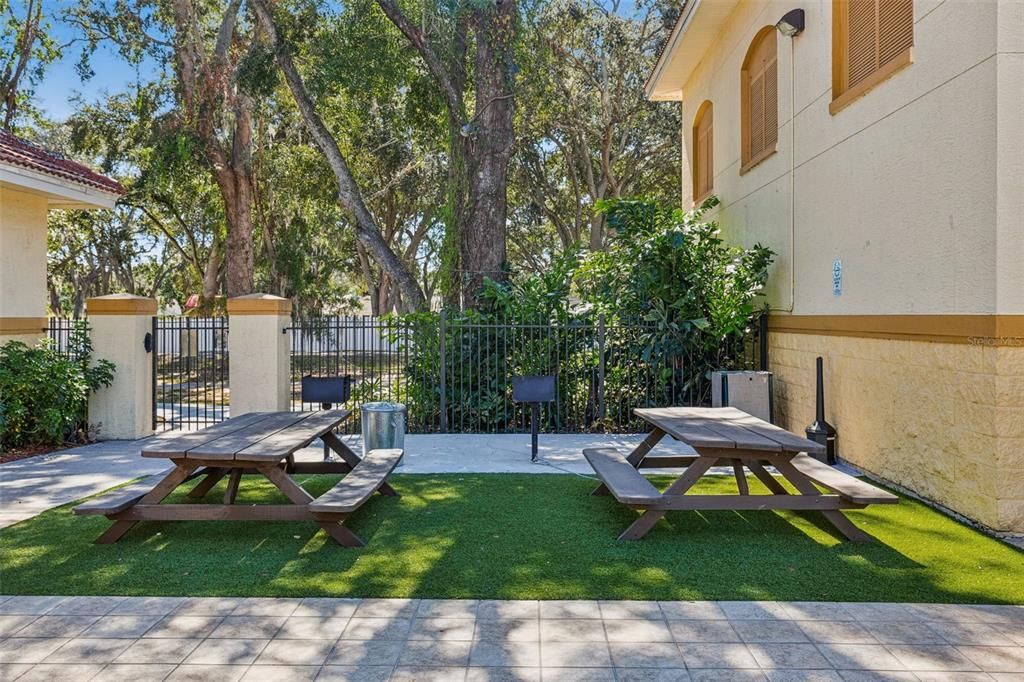 For Sale: $174,900 (1 beds, 1 baths, 734 Square Feet)