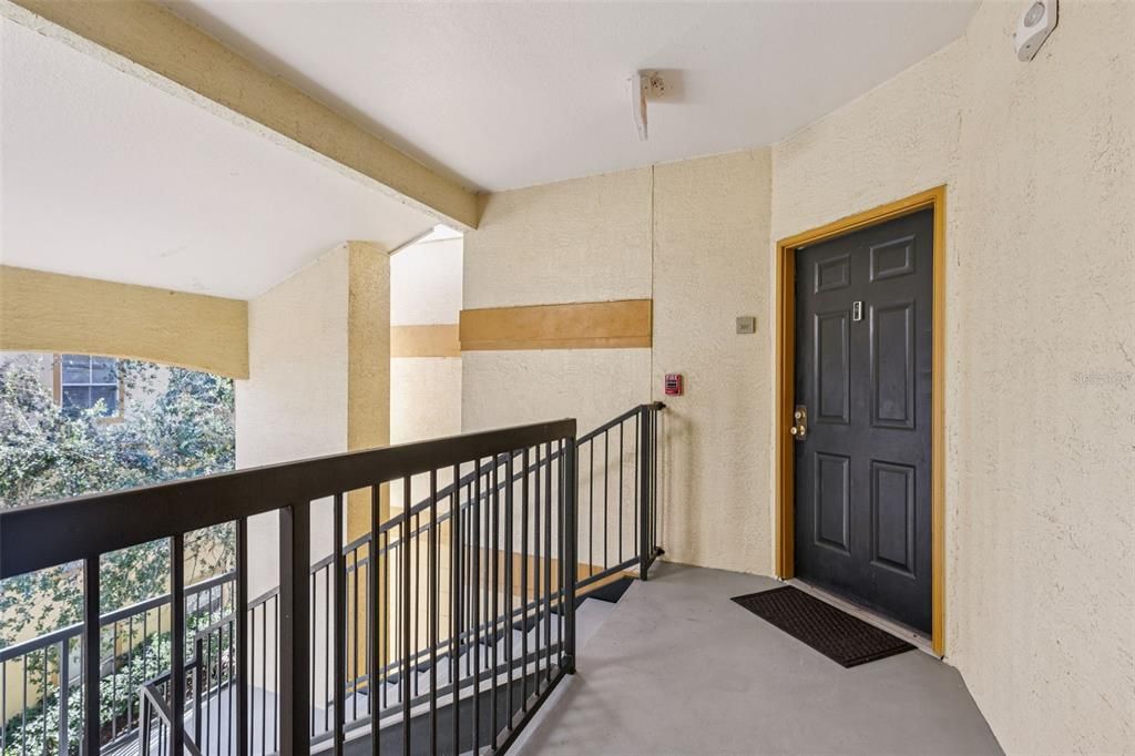 For Sale: $174,900 (1 beds, 1 baths, 734 Square Feet)