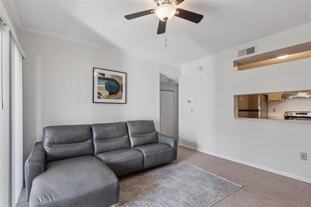 For Sale: $174,900 (1 beds, 1 baths, 734 Square Feet)