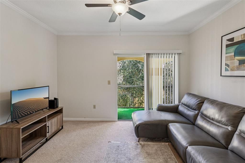 For Sale: $174,900 (1 beds, 1 baths, 734 Square Feet)