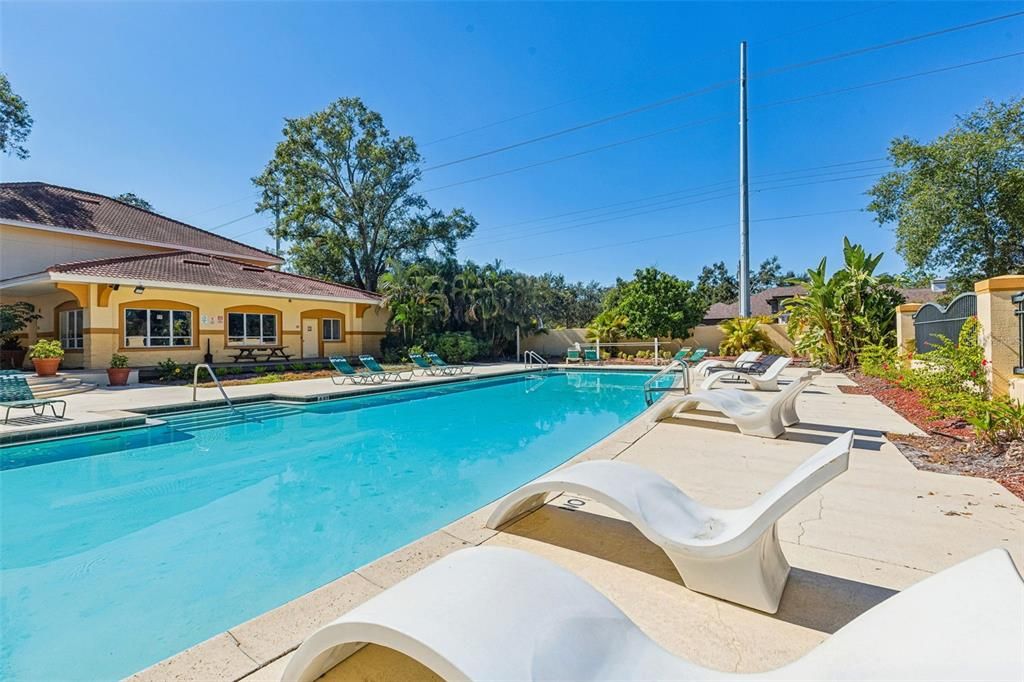 For Sale: $174,900 (1 beds, 1 baths, 734 Square Feet)