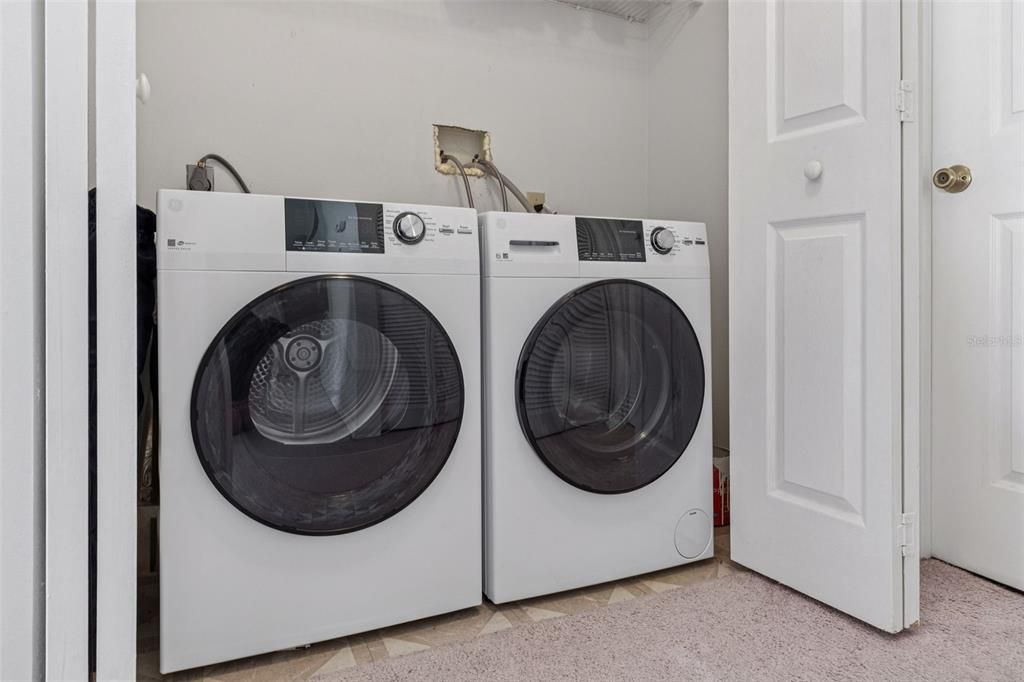 For Sale: $174,900 (1 beds, 1 baths, 734 Square Feet)