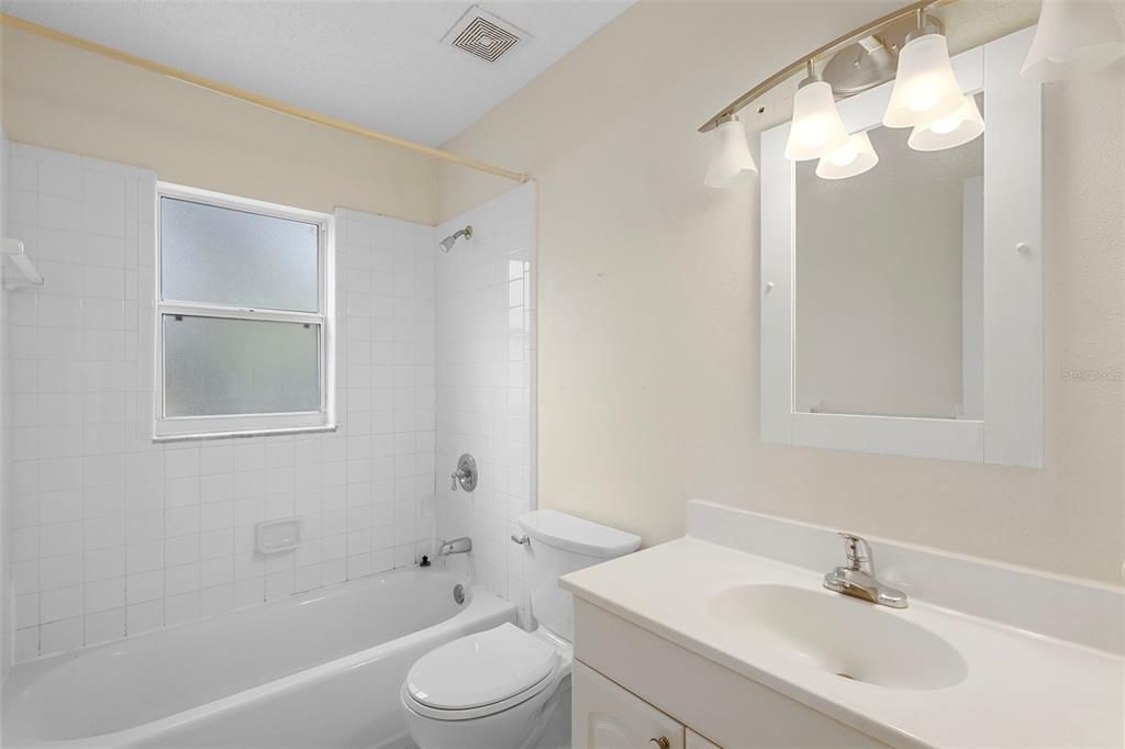 For Sale: $279,900 (3 beds, 2 baths, 1216 Square Feet)