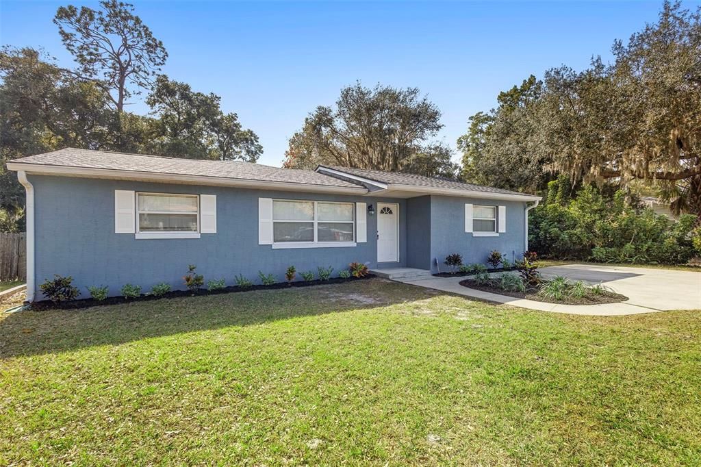 For Sale: $279,900 (3 beds, 2 baths, 1216 Square Feet)