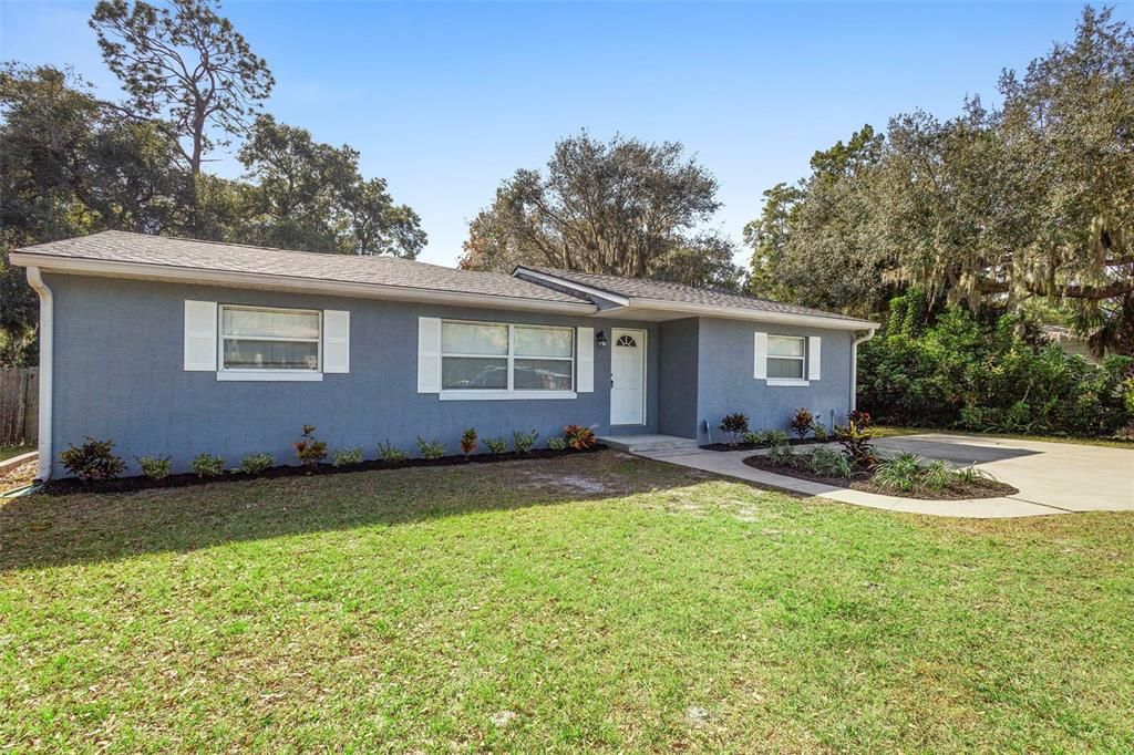 For Sale: $279,900 (3 beds, 2 baths, 1216 Square Feet)