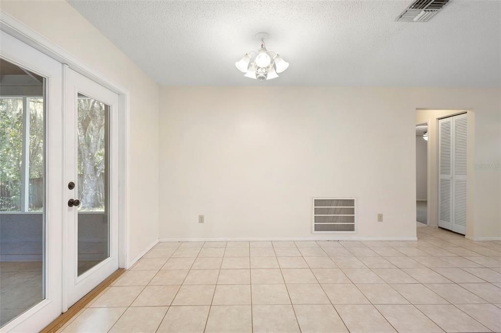 For Sale: $279,900 (3 beds, 2 baths, 1216 Square Feet)