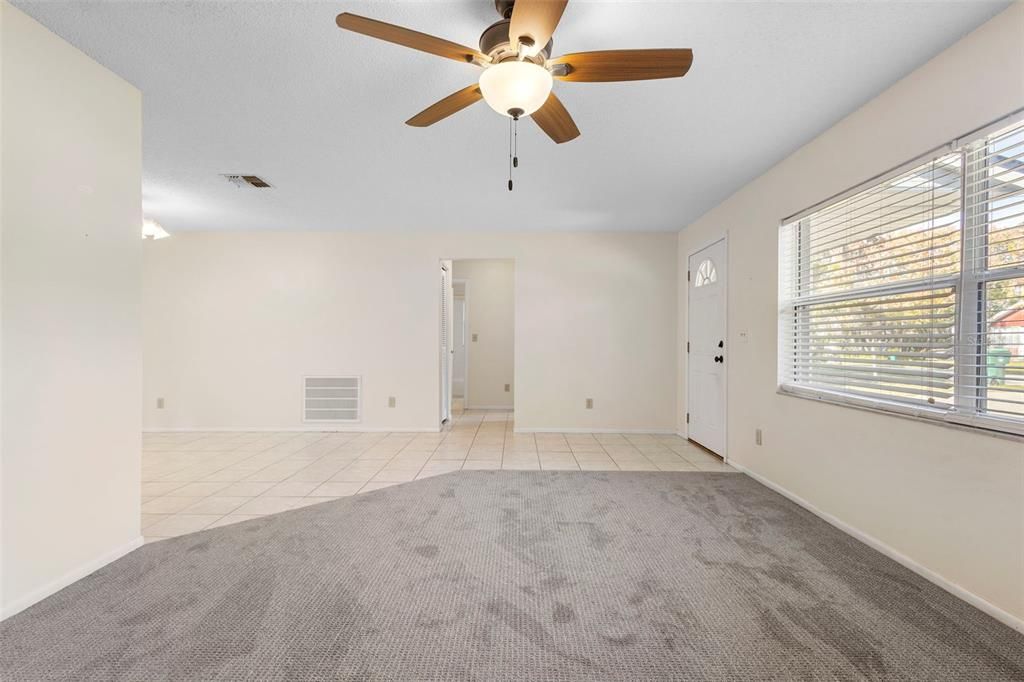 For Sale: $279,900 (3 beds, 2 baths, 1216 Square Feet)