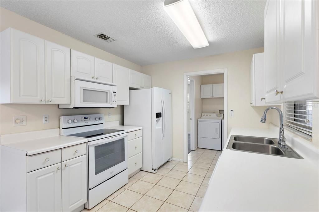 For Sale: $279,900 (3 beds, 2 baths, 1216 Square Feet)