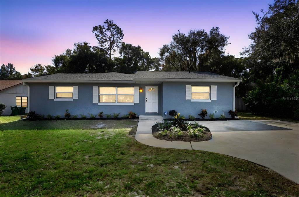 For Sale: $279,900 (3 beds, 2 baths, 1216 Square Feet)