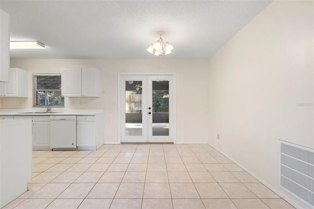 For Sale: $279,900 (3 beds, 2 baths, 1216 Square Feet)