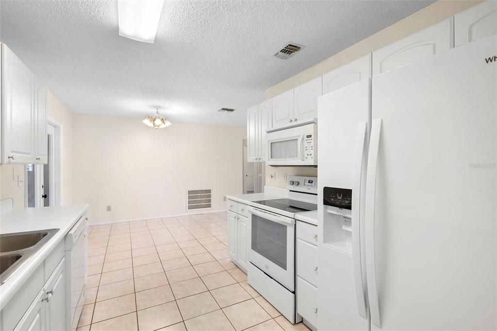 For Sale: $279,900 (3 beds, 2 baths, 1216 Square Feet)