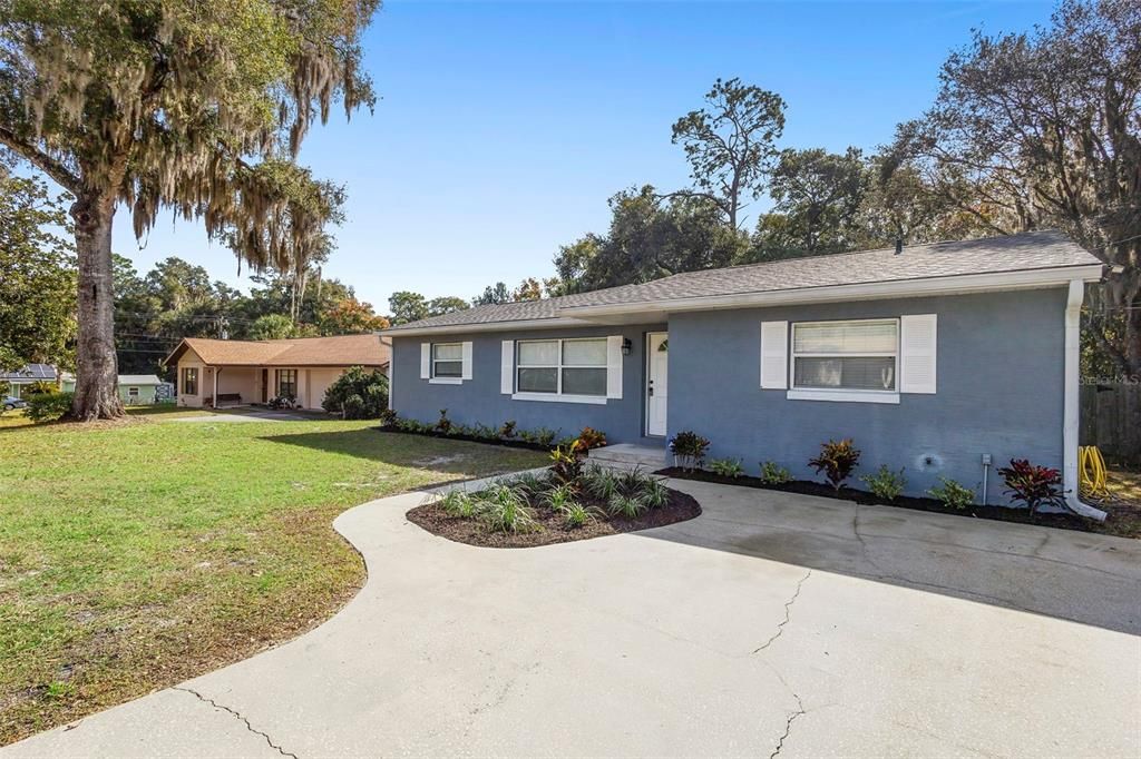 For Sale: $279,900 (3 beds, 2 baths, 1216 Square Feet)