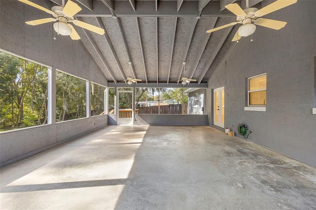 For Sale: $279,900 (3 beds, 2 baths, 1216 Square Feet)