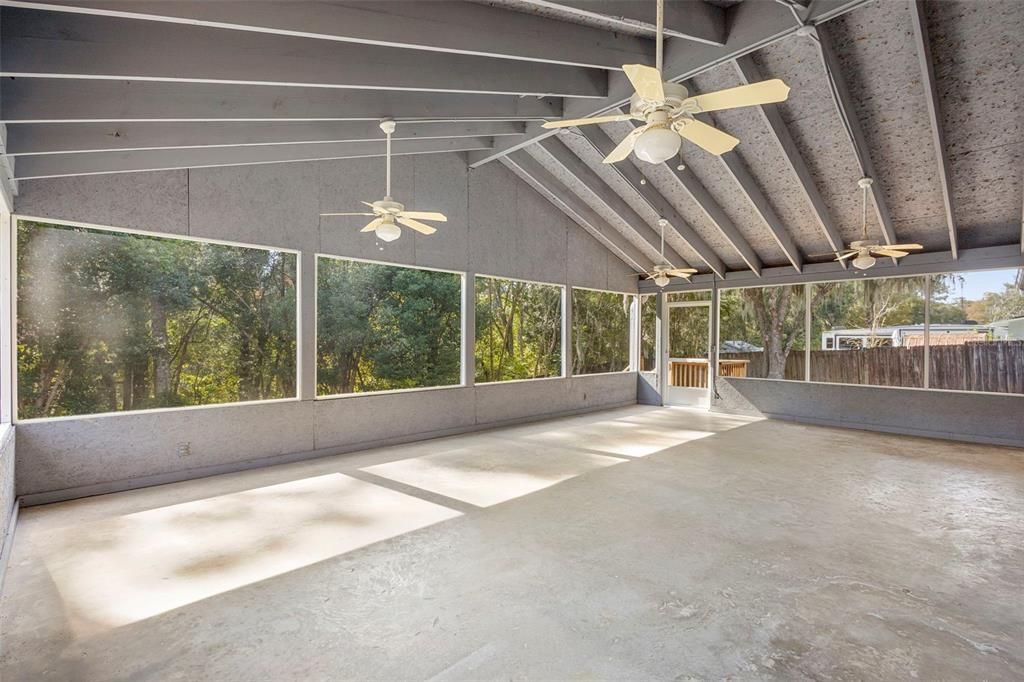 For Sale: $279,900 (3 beds, 2 baths, 1216 Square Feet)