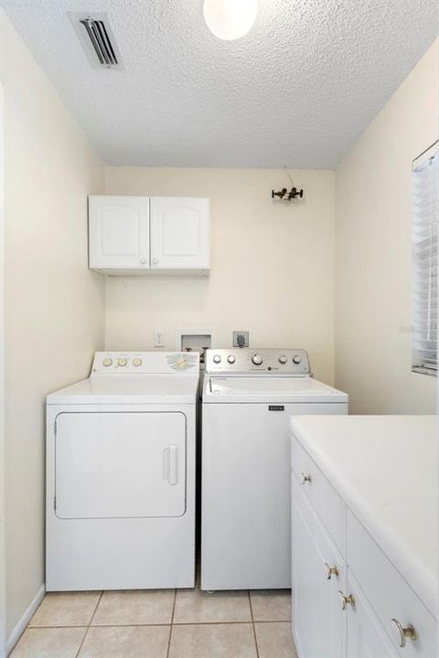 For Sale: $279,900 (3 beds, 2 baths, 1216 Square Feet)