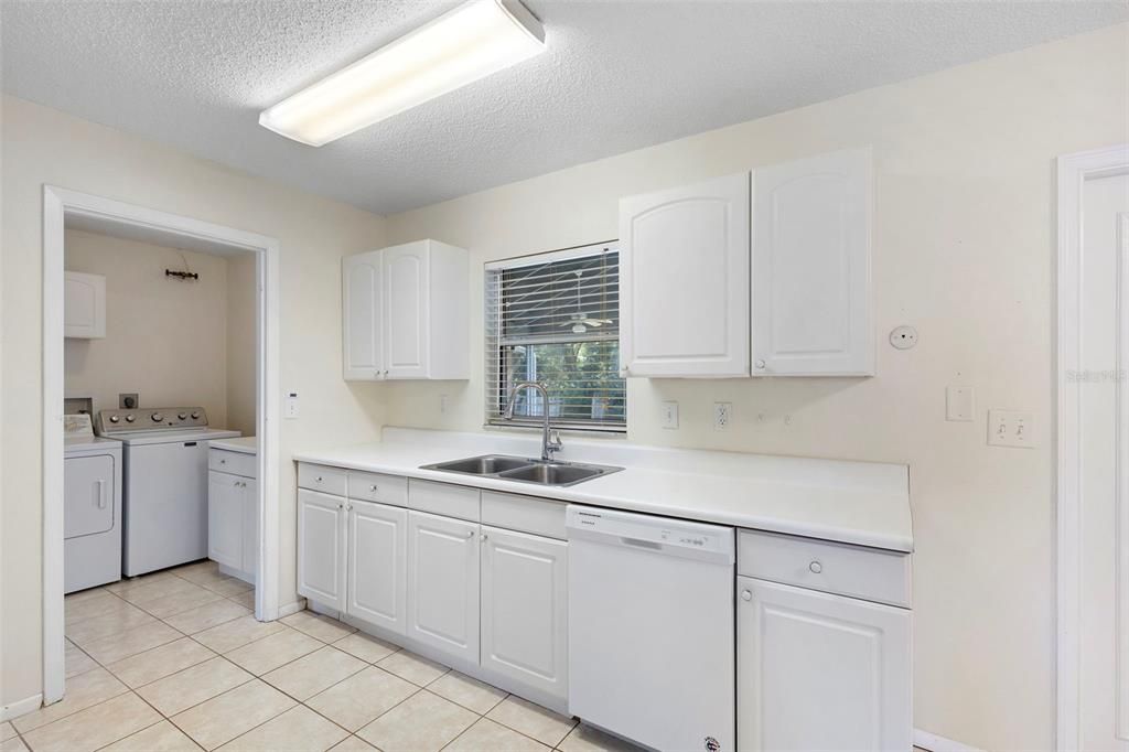 For Sale: $279,900 (3 beds, 2 baths, 1216 Square Feet)
