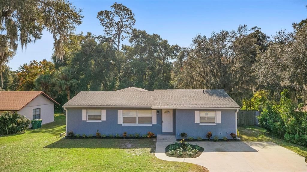 For Sale: $279,900 (3 beds, 2 baths, 1216 Square Feet)