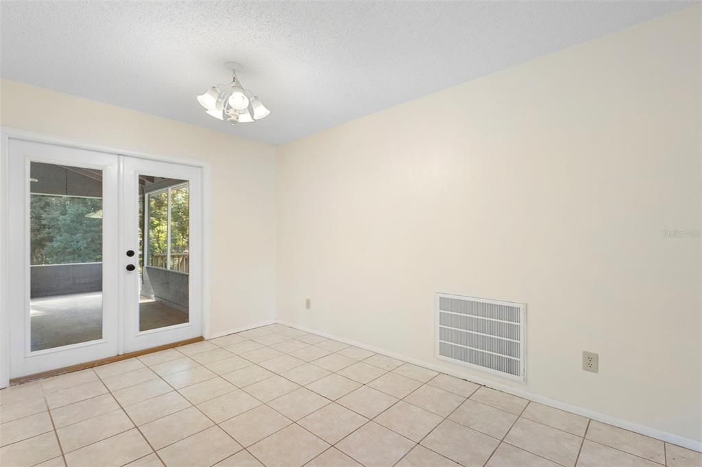 For Sale: $279,900 (3 beds, 2 baths, 1216 Square Feet)