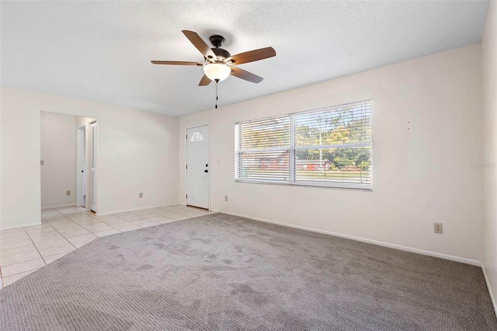 For Sale: $279,900 (3 beds, 2 baths, 1216 Square Feet)