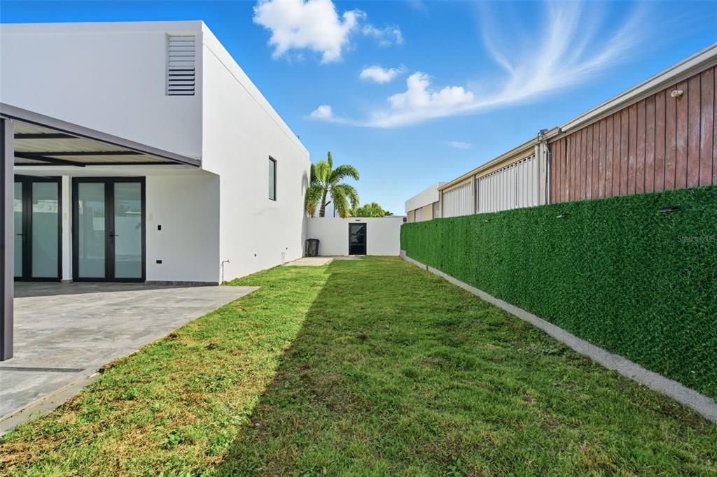 Activo con contrato: $410,000 (4 camas, 2 baños, 2100 Pies cuadrados)