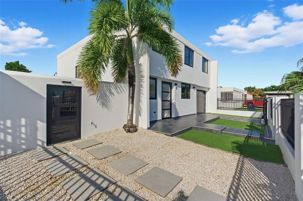 Activo con contrato: $410,000 (4 camas, 2 baños, 2100 Pies cuadrados)