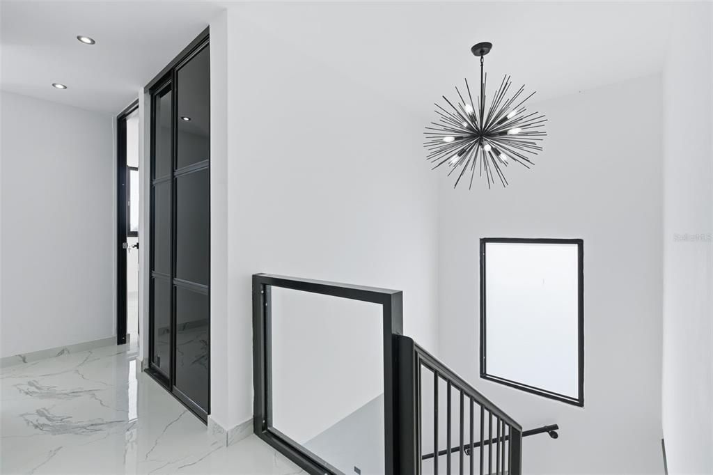 Activo con contrato: $410,000 (4 camas, 2 baños, 2100 Pies cuadrados)