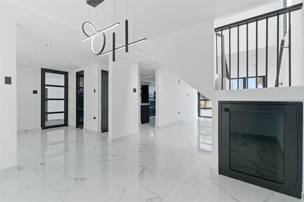 Activo con contrato: $410,000 (4 camas, 2 baños, 2100 Pies cuadrados)