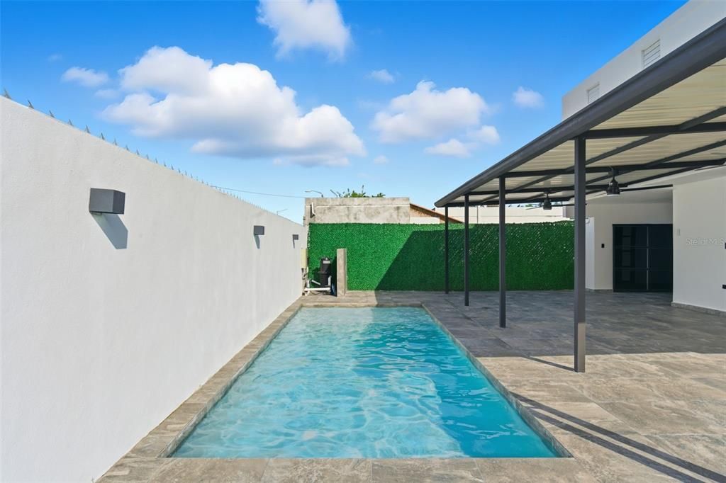 Activo con contrato: $410,000 (4 camas, 2 baños, 2100 Pies cuadrados)