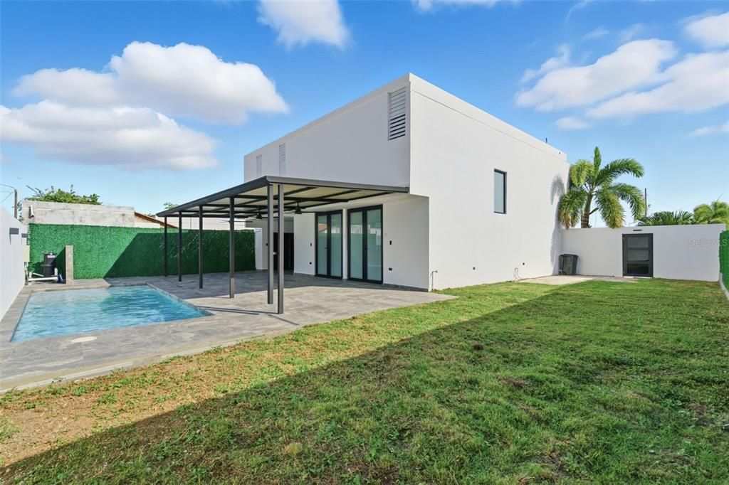 Activo con contrato: $410,000 (4 camas, 2 baños, 2100 Pies cuadrados)