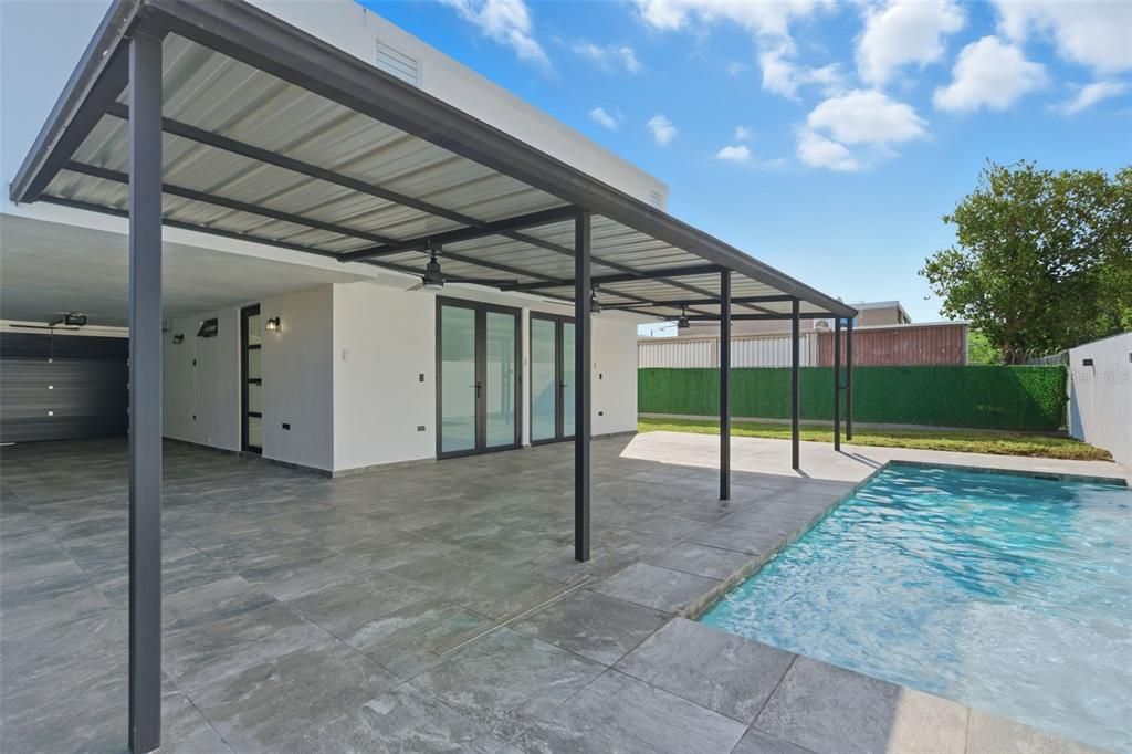 Activo con contrato: $410,000 (4 camas, 2 baños, 2100 Pies cuadrados)