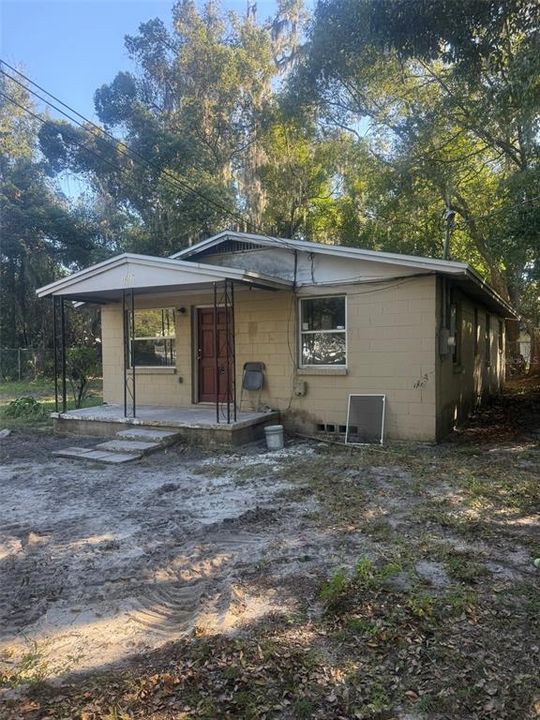 Active With Contract: $115,000 (3 beds, 1 baths, 984 Square Feet)