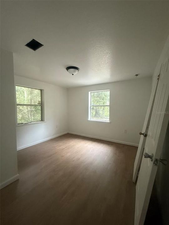 Active With Contract: $115,000 (3 beds, 1 baths, 984 Square Feet)