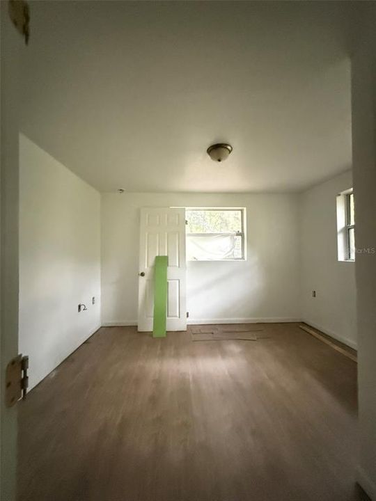 Active With Contract: $115,000 (3 beds, 1 baths, 984 Square Feet)