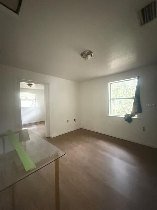 Active With Contract: $115,000 (3 beds, 1 baths, 984 Square Feet)