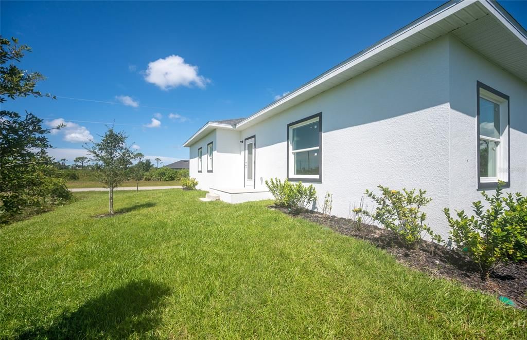 For Rent: $1,800 (3 beds, 2 baths, 1617 Square Feet)