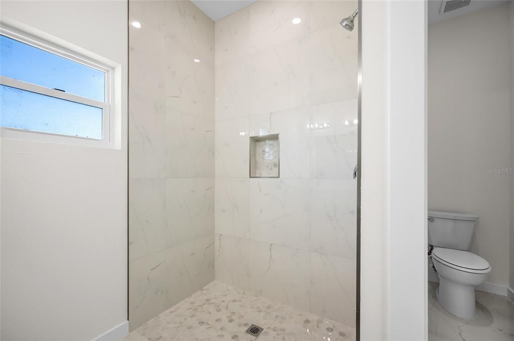 For Rent: $1,800 (3 beds, 2 baths, 1617 Square Feet)