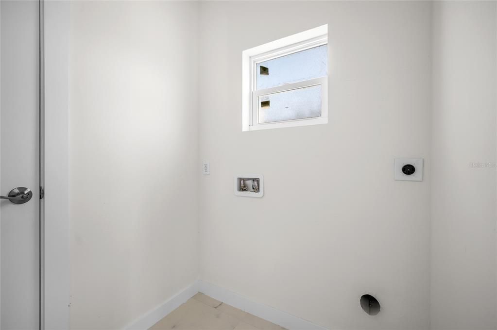 For Rent: $1,800 (3 beds, 2 baths, 1617 Square Feet)