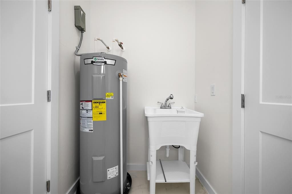 For Rent: $1,800 (3 beds, 2 baths, 1617 Square Feet)