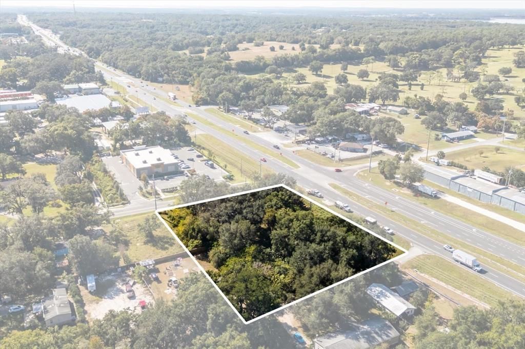 На продажу: $700,000 (0.93 acres)