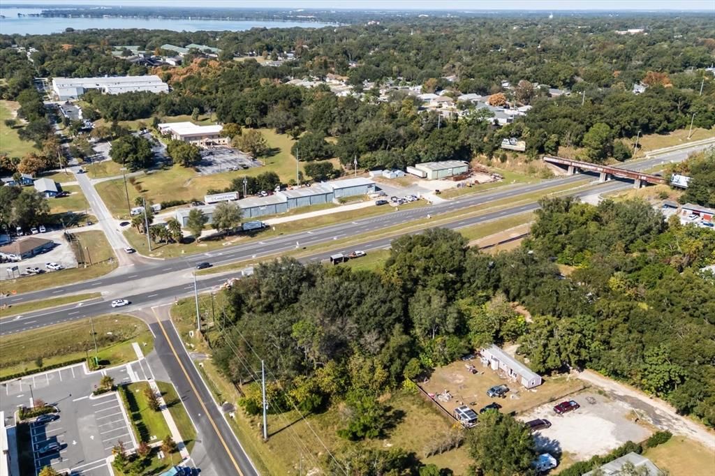 На продажу: $700,000 (0.93 acres)